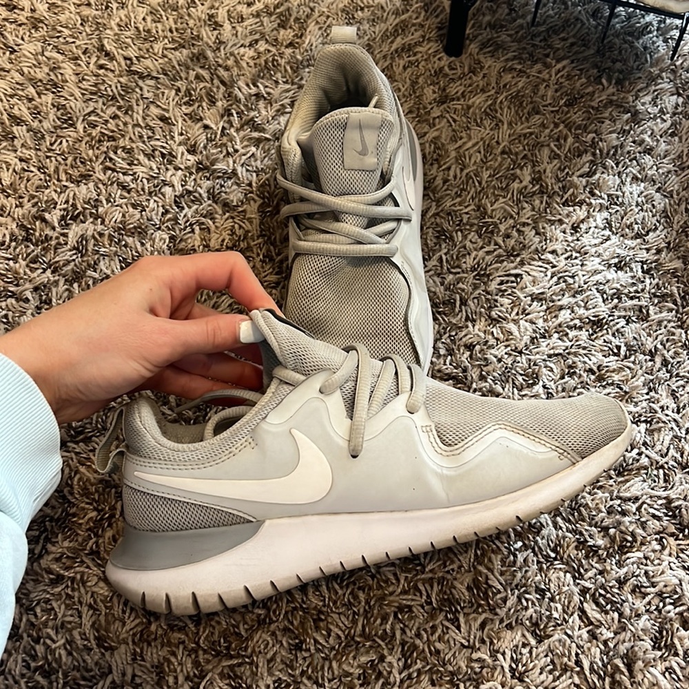 nike tennis shoes